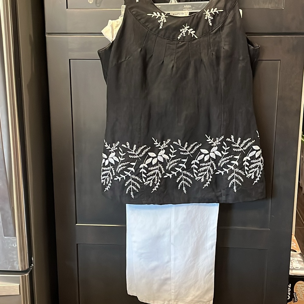 2piece Jennifer Eden black top and white pants. Size 12. Sleeveless with white.